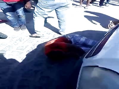 thief get several kicks on the face until passing out 