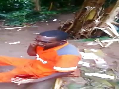 Gas distributor is punished by bandits in middle of the Brazilian Favela