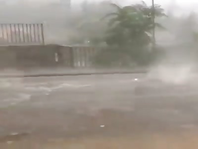 Like bombs, the huge hailstorms in Istanbul hit