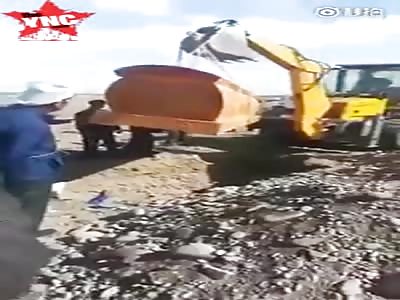 Coffin burial, broken rope, hit the two in the pit both died