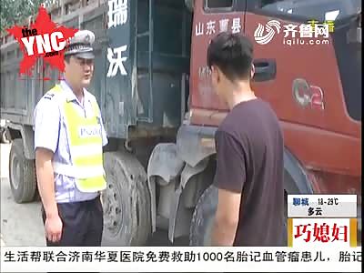 lorry killed motorcycle driver @0:15