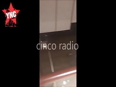 omfg some one help me i'm trapped 