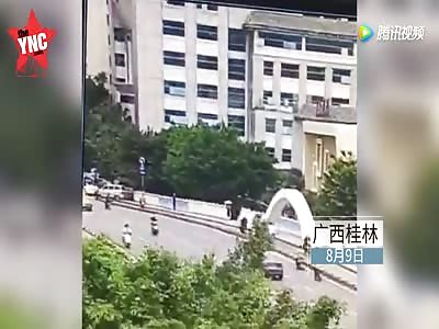 man dies when he was struck by lightning