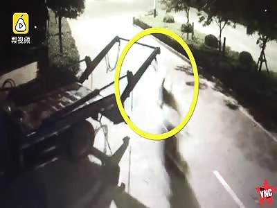 electric car driver neck broke on iron chain