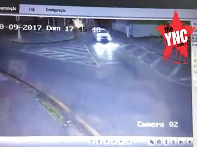 motorcyclist-flies-after-crossing-in-the-center-of-cuiaba-brazil