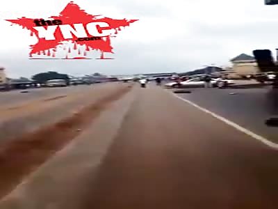 Police Officers Shoot  man dead in nigeria @0:50