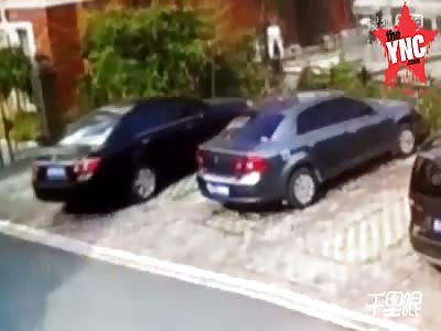 car falls into the lake in Huangshan