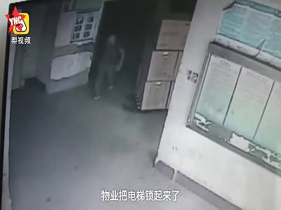 2 men fell into a 6-meter-deep elevator shaft in Guangdong