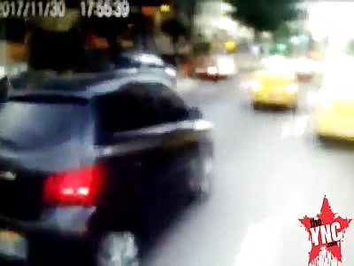 youth gets robbed by gun point while on broadcasting on facebook live