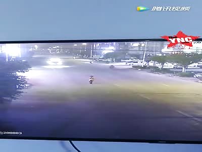 Girl dies when she look down at the phone while walking across the street 