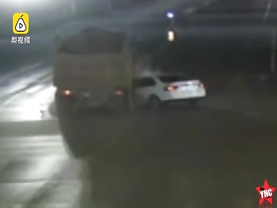  driver died after being hit by a truck in  Shandong