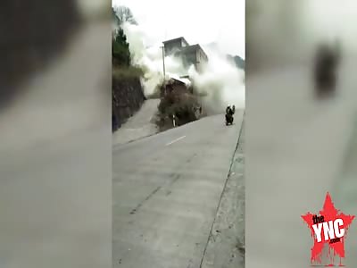 a house explodes very big flames in Guangxi 