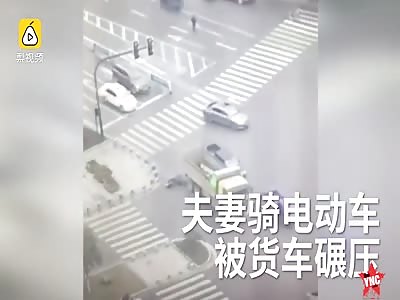 love couple get crushed in  Jiangxi