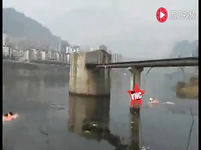 woman tried to kill her self by jumping in the  sewage  in Tongren