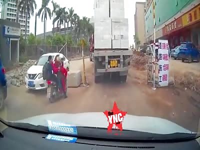 Man Nearly Crushed by a Truck Full of Bricks in  Guangdong