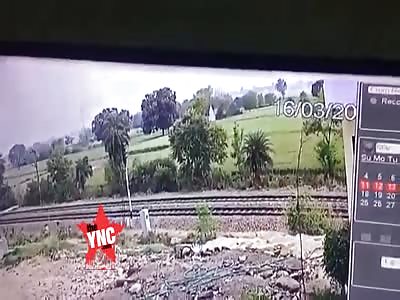  drug trader Train suicide in  Etawah @1:00 mark