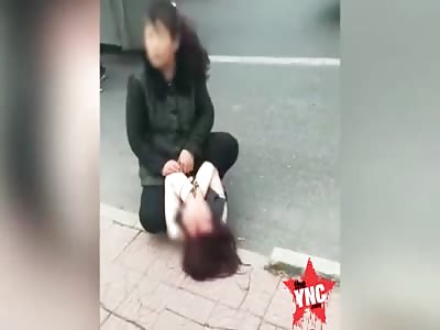 women fight  in the vicinity of Dawning Textile Co., Dongfeng East Road, Lingcheng District, Dezhou, Shandong