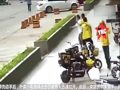  takeaway brothers hit a woman in  Hejian