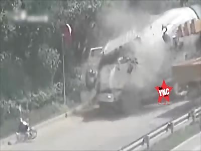 man is hit by a crane hook then he was crushed by a truck in Guangdong