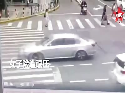 female Con Artist trying to make money from a fake accident