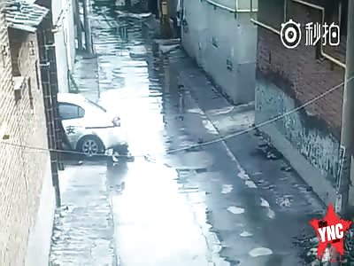 Hebei Baoding  Police deliberately crush a man