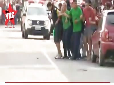 thieves form human shield with hostages in robbery of the lottery house in Manaus,Brasil 