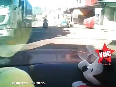 takeaway brother crushed by a truck in the Philippines 