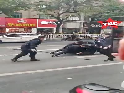 Fujian Longyan bus [FY6998] was hijacked on Christmas day in  Longyan City 5 were killed on the road