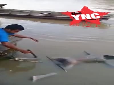 The discovery of a dead naked man in the river of Lae Soraya