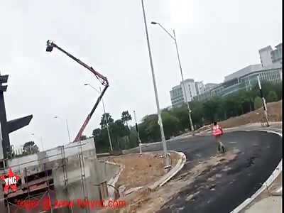 Bucket truck accident sends workers hanging in midair in Malaysia 