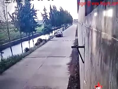 love couple died in a car accident  in Simen Town, Yuyao City, Zhejiang Province, Zhejian