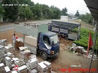 man died after his tricycle collided with a truck in Vietnam