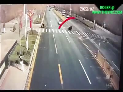 A car collides into a bike in Handan City