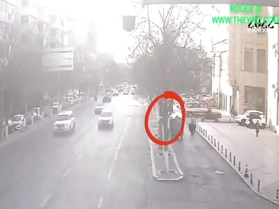 Man is hit by a car in Yinchuan city