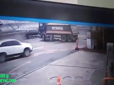 One person dies on a bus after it crashes into a Truck in South Korea