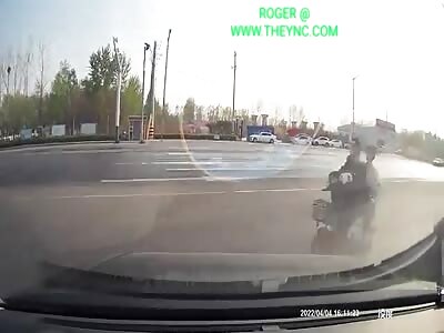 Car collides into a bike in Pingxiang County