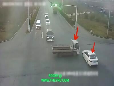 Man was ejected out of his light-duty truck in Shijiazhuang