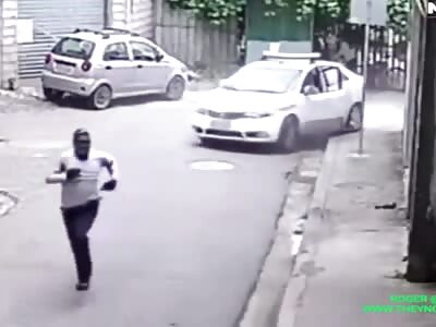 Police chase thieves in Ecuador