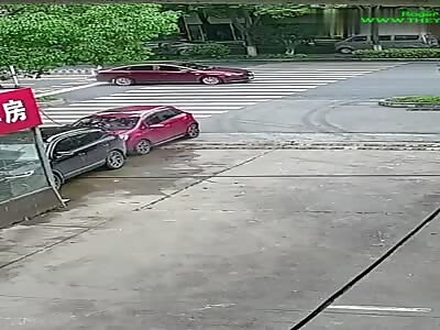 A woman was crushed by a car at a petrol station in Pingxiang City