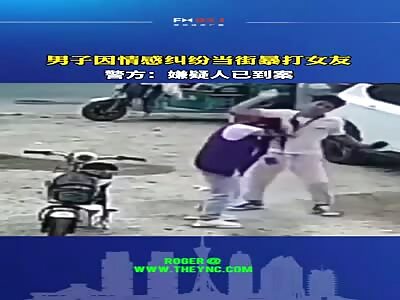 Man gives slaps to his girlfriend 