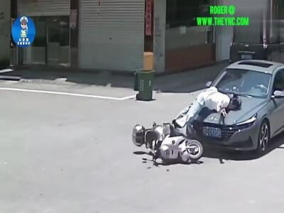 A woman on her bike was hit by a car in Fuzhou