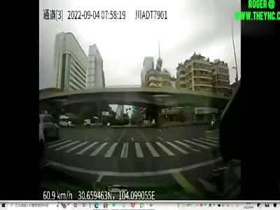 Taxi crashed into a minibus in Sichuan