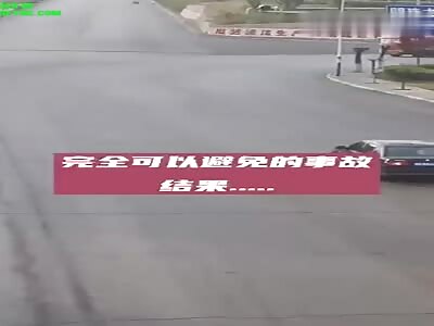 Mr. Cao crashed his car directly Into a truck in Shenmu City