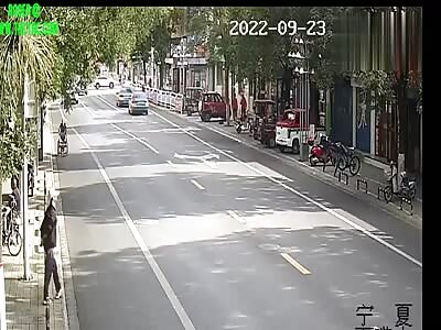 Old Man was hit by a car in Guangdong
