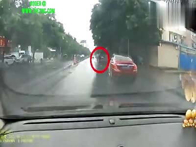 Mr.Hu is hit by a car in Leshan City