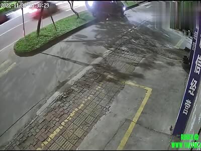 Man on a bike was crushed a car in Guangdong