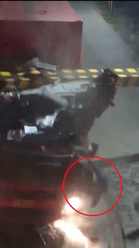 Deng received amnesia after he was ejected out of his Truck in Zhouzhuang Town