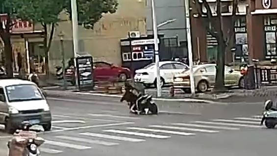 Liao crashed his bike into Mr.Qu in Ningguo