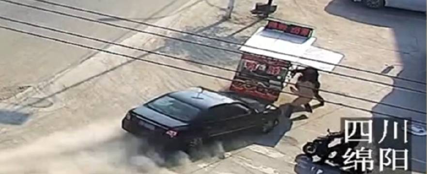 Chen in his car crashed into Huang and Long in Yongxin Town