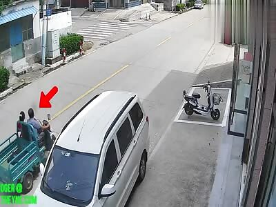 Li in his car collided into Su electric tricycle along Provincial Highway 237